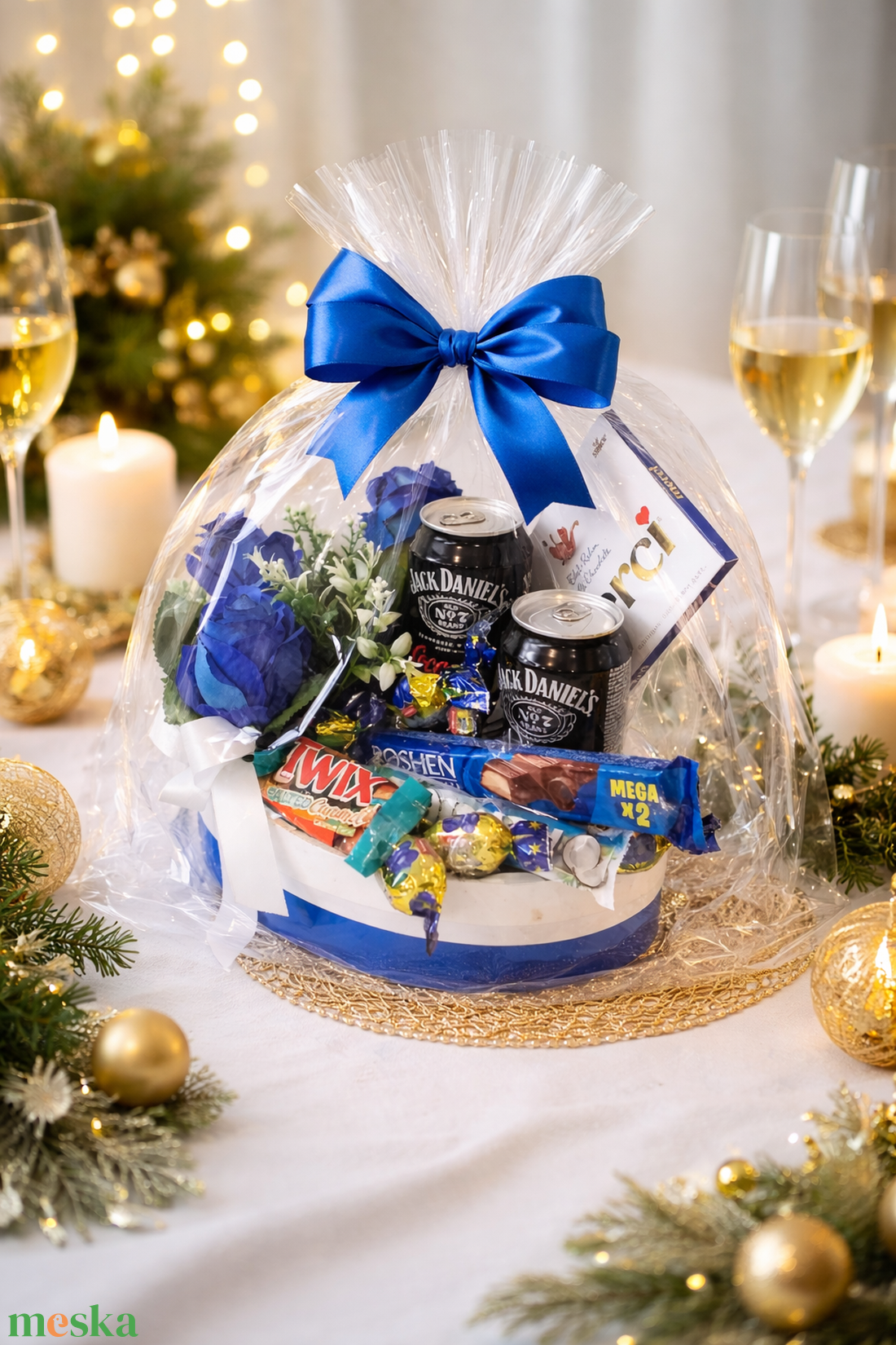 Kék masnis, celofánba csomagolt ajándékbox csokoládéval és italokkal - élelmiszer - édesség - kézműves csokoládé - Meska.hu