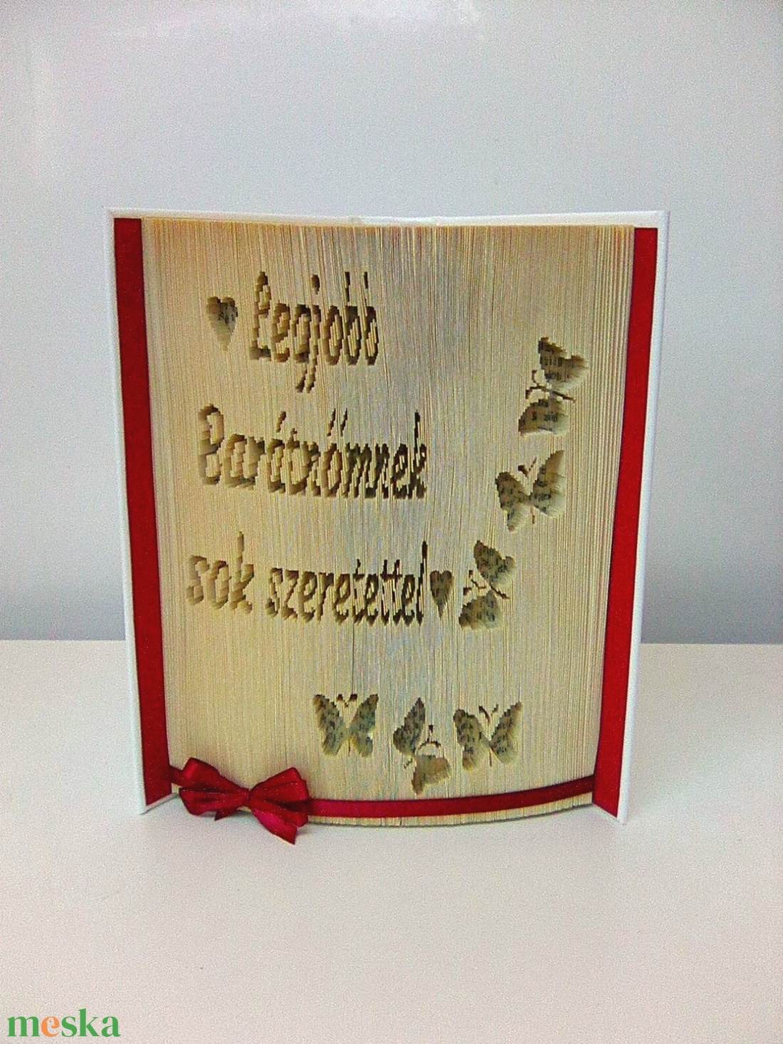 Egyedi felirat lepkékkel - otthon & életmód - dekoráció - asztal és polc dekoráció - könyvszobor - Meska.hu Egyedi felirat lepkékkel - otthon & életmód - dekoráció - asztal és polc dekoráció - könyvszobor - Meska.hu