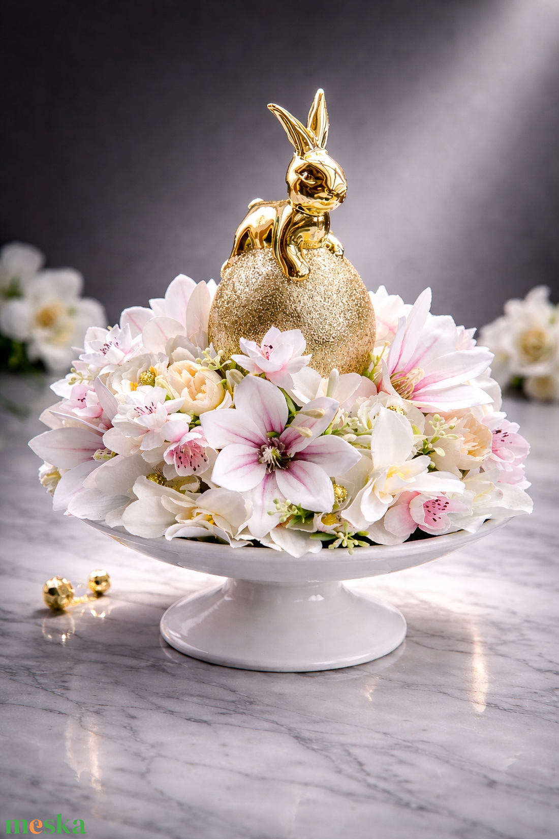 Arany nyuszis húsvéti asztaldísz virágkompozícióval - ünnepi díszek, dekorációk - húsvéti díszek és dekorációk - húsvéti asztaldíszek - Meska.hu