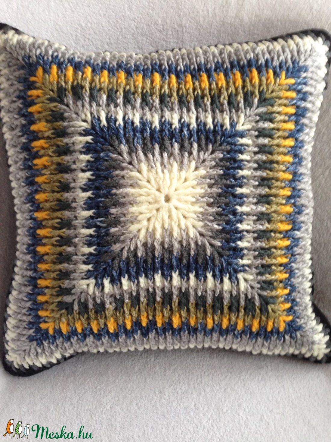 Horgolt díszpárna - otthon & életmód - lakástextil - párna & párnahuzat - díszpárna (belsővel együtt) - Meska.hu