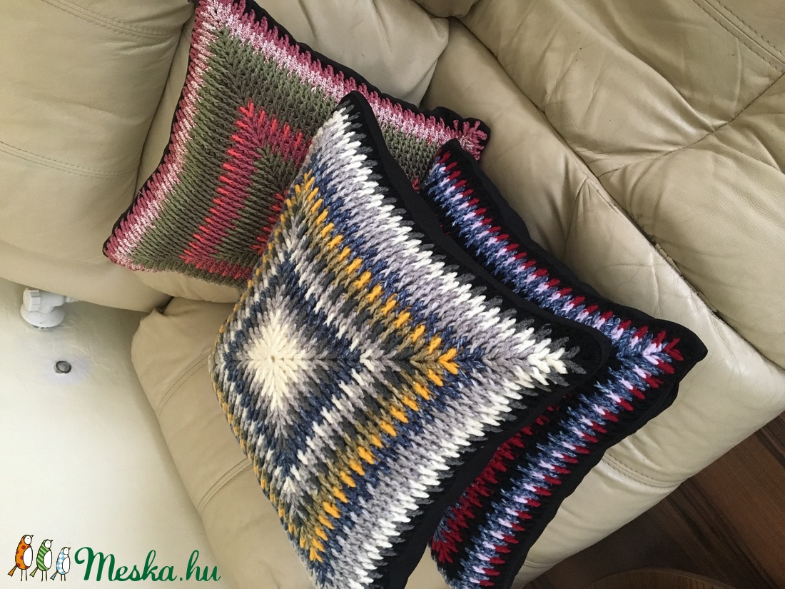 Horgolt díszpárna - otthon & életmód - lakástextil - párna & párnahuzat - díszpárna (belsővel együtt) - Meska.hu