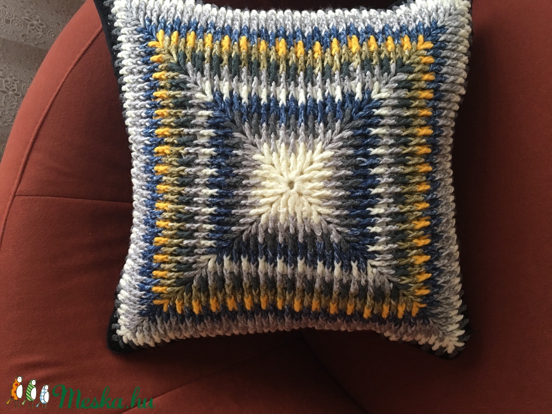 Horgolt díszpárna - otthon & életmód - lakástextil - párna & párnahuzat - díszpárna (belsővel együtt) - Meska.hu