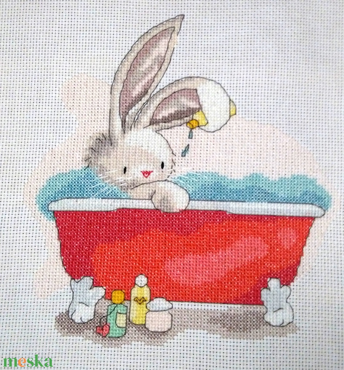 Bebunni - Nyuszi relax a fürdőben - művészet - textilkép - keresztszemes - Meska.hu