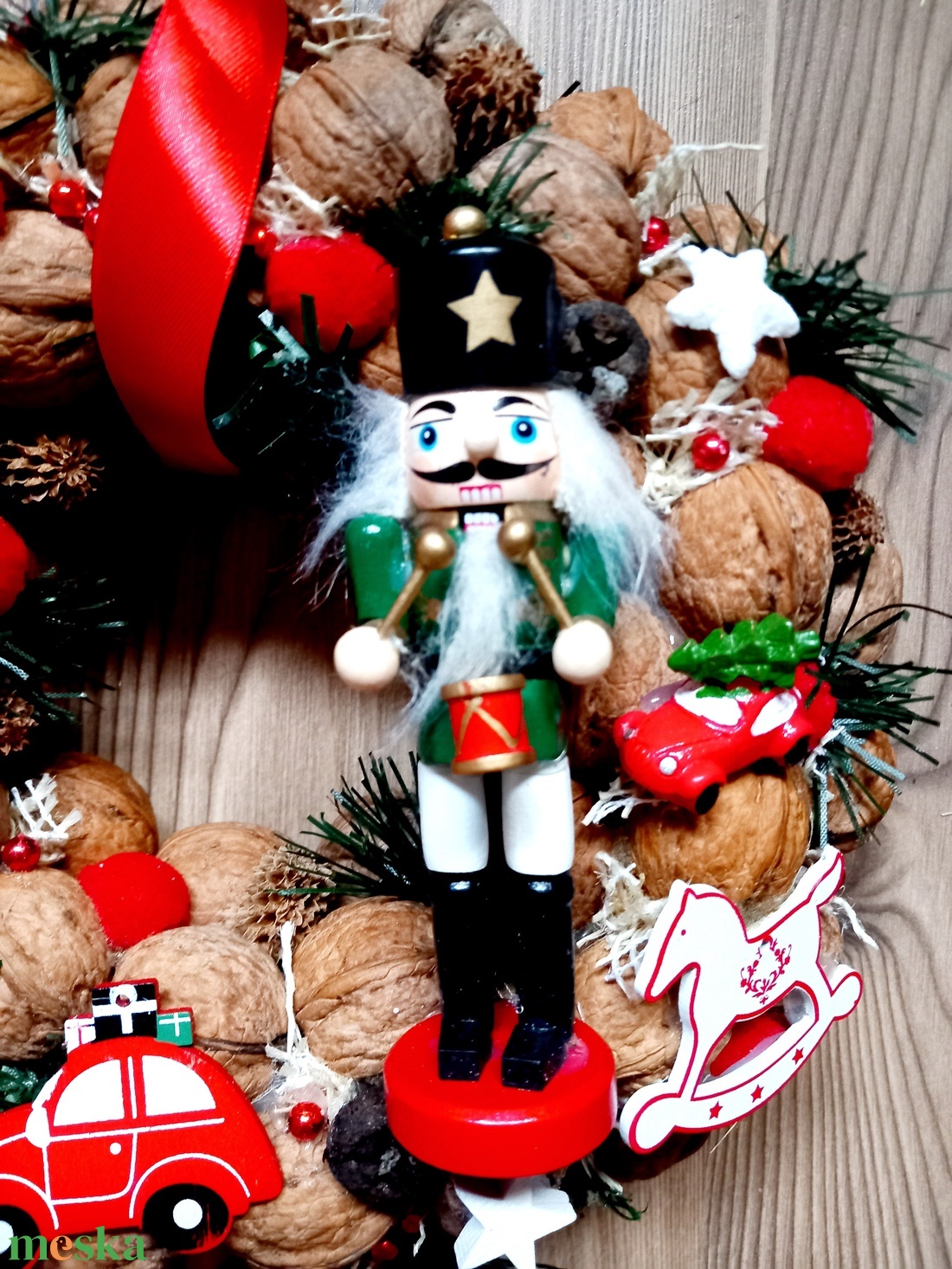 DIÓTÖRŐ ÉS EGÉRKIRÁLY piros-barna-termés  karácsonyi kopogtató,karácsonyi koszorú, ajtódísz, dekoráció KÉSZTERMÉK - karácsony - karácsonyi lakásdekoráció - karácsonyi ajtódíszek - Meska.hu