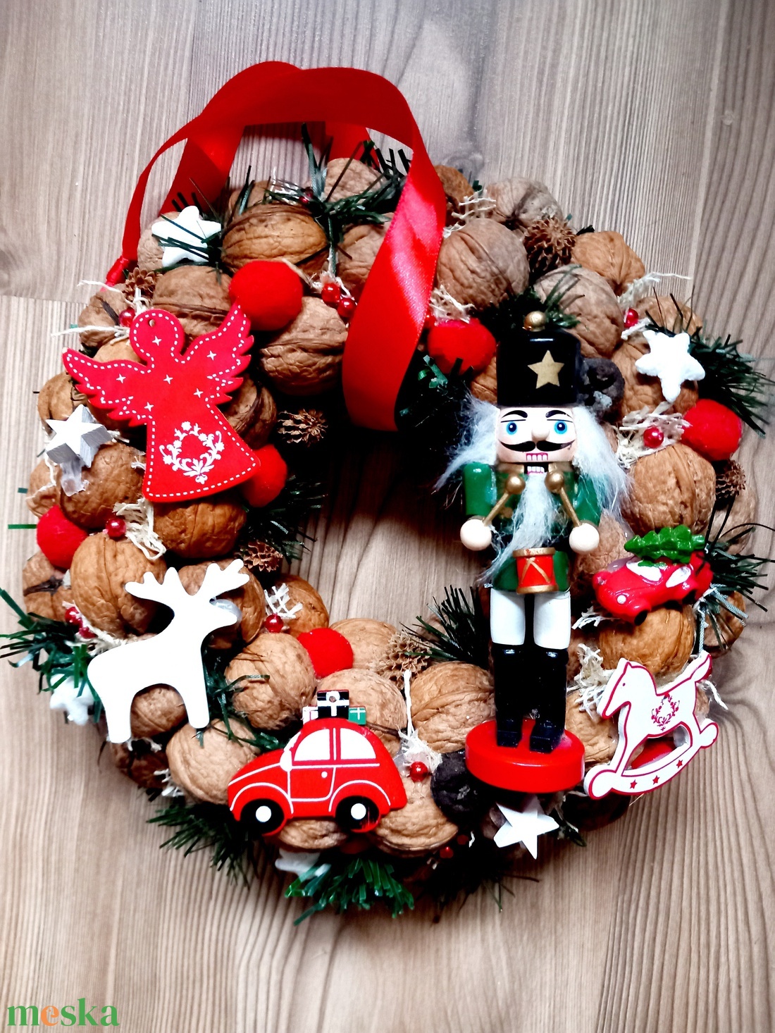 DIÓTÖRŐ ÉS EGÉRKIRÁLY piros-barna-termés  karácsonyi kopogtató,karácsonyi koszorú, ajtódísz, dekoráció KÉSZTERMÉK - karácsony - karácsonyi lakásdekoráció - karácsonyi ajtódíszek - Meska.hu