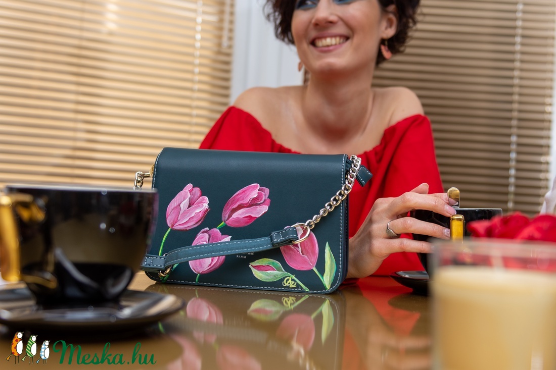 �Tavaszi tulipánok kézzel festett táska - táska & tok - kézitáska & válltáska - válltáska - Meska.hu