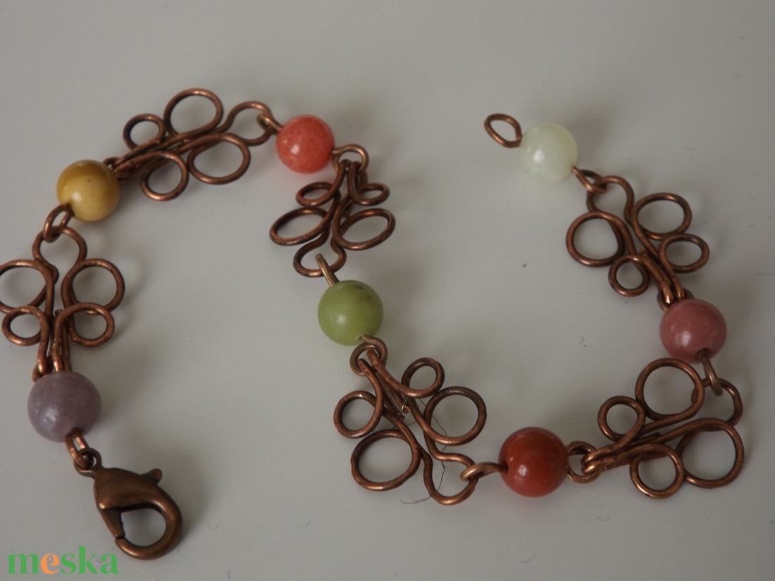 Lepketánc vörösréz karkötő, drótékszer, handmade, színes, ásvány, ajándék, nőnek, lánynak - ékszer - karkötő - karperec - Meska.hu