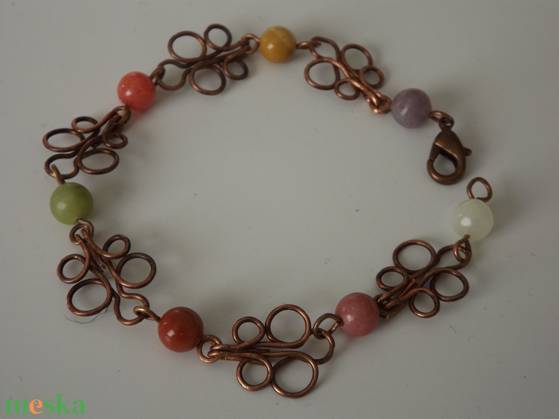 Lepketánc vörösréz karkötő, drótékszer, handmade, színes, ásvány, ajándék, nőnek, lánynak - ékszer - karkötő - karperec - Meska.hu