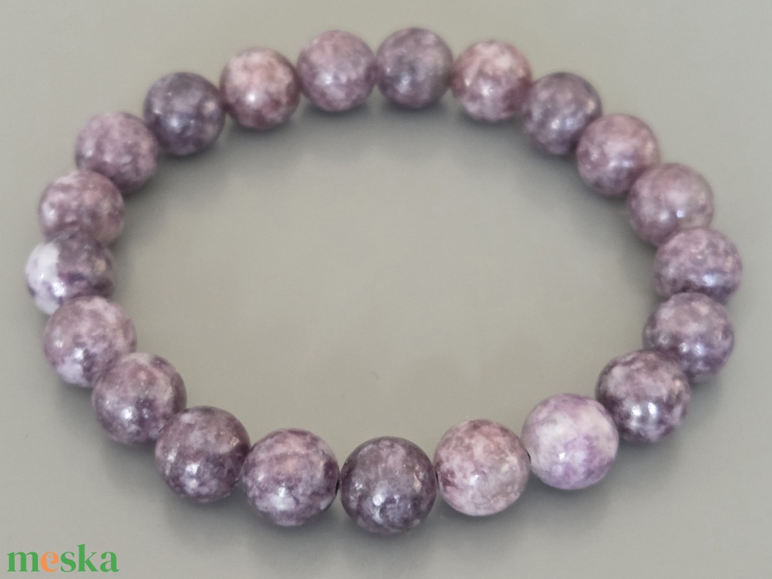 Lepidolit karkötő, ajándék, nőnek, lánynak - ékszer - karkötő - gyöngyös karkötő - Meska.hu