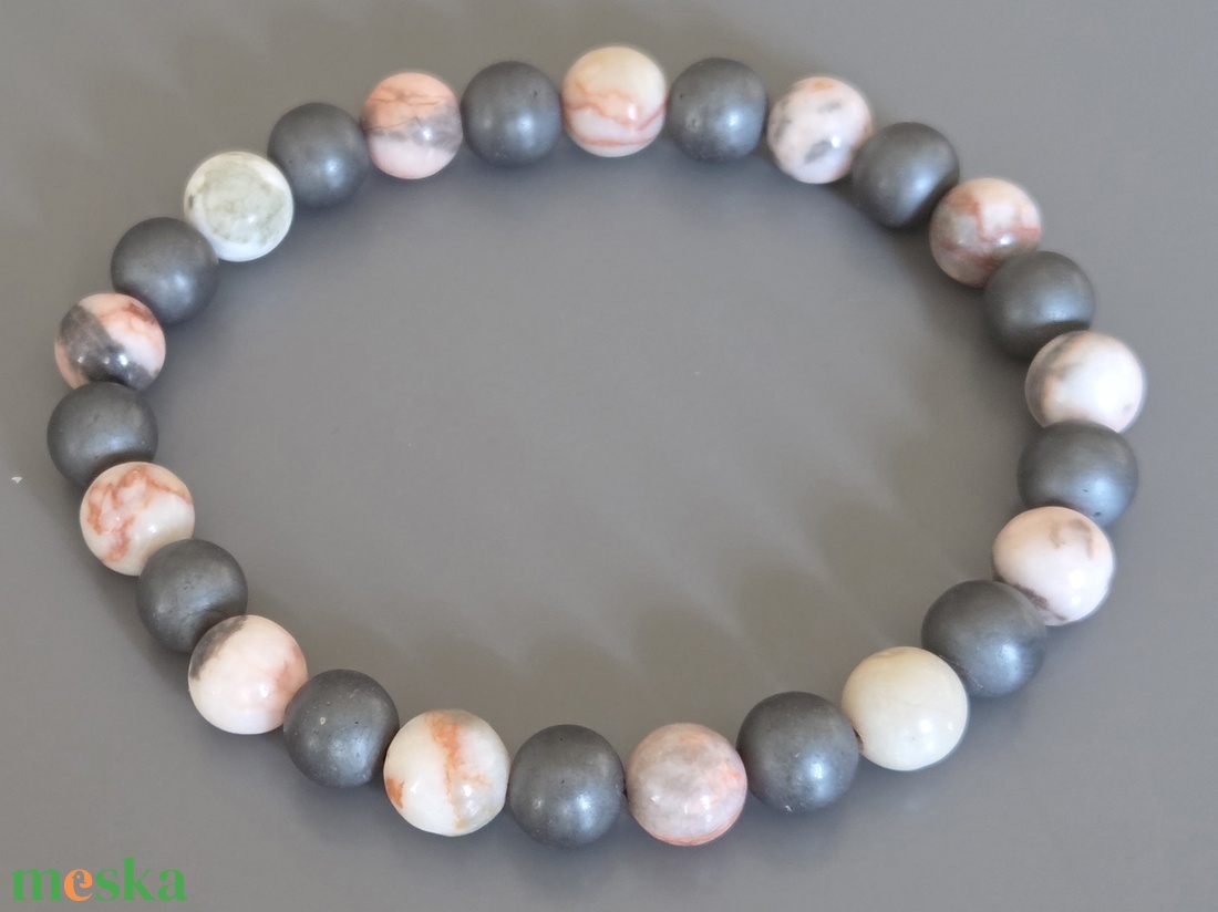 Zebrakő és hematit karkötő, szín trend, csiszolt, ásvány, gyógyító, ékszer, Meska, ajándék, nőnek, lánynak - ékszer - karkötő - gyöngyös karkötő - Meska.hu
