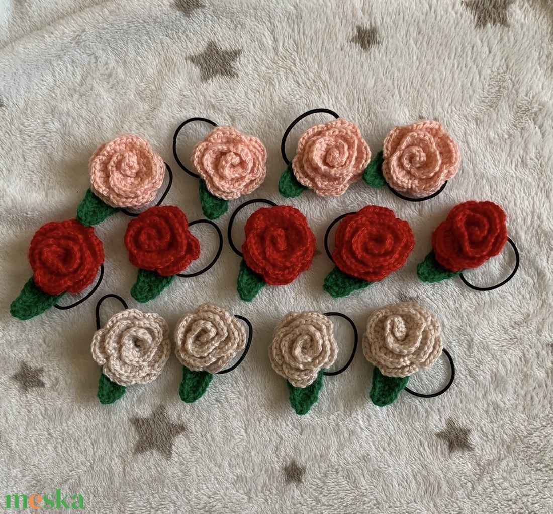 Horgolt rózsás hajgumi - ruha & divat - hajdísz & hajcsat - hajgumi - Meska.hu