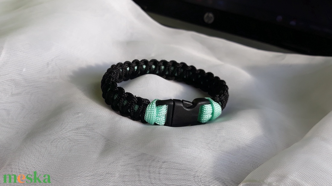 Tengerzöld-fekete paracord karkötő - ékszer - karkötő - fonott karkötő - Meska.hu Tengerzöld-fekete paracord karkötő - ékszer - karkötő - fonott karkötő - Meska.hu
