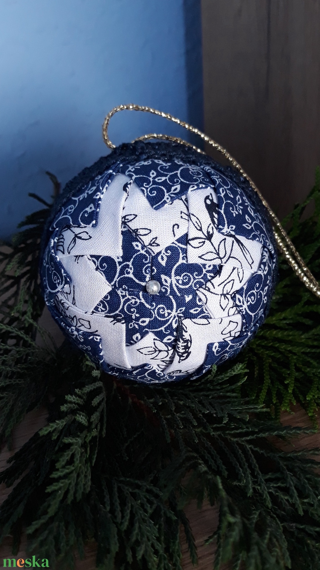Romantikus patchwork karácsonyi gömbdísz kék csipke díszítéssel - karácsony - karácsonyi lakásdekoráció - karácsonyfadíszek - Meska.hu Romantikus patchwork karácsonyi gömbdísz kék csipke díszítéssel - karácsony - karácsonyi lakásdekoráció - karácsonyfadíszek - Meska.hu