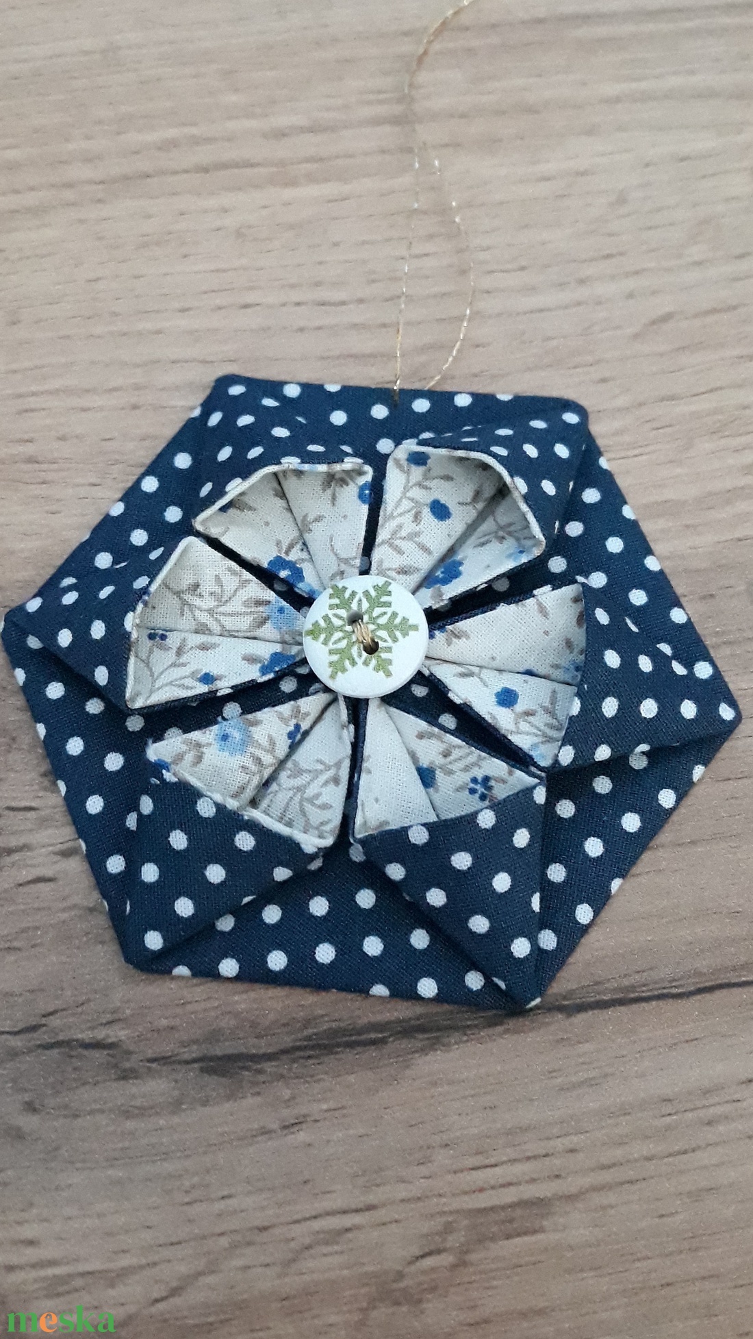 KIÁRUSÍTÁS! Hatszögletű origami hajtogatással készült kék-fehér pöttyös - virágos karácsonyfadísz - karácsony - karácsonyi lakásdekoráció - karácsonyfadíszek - Meska.hu KIÁRUSÍTÁS! Hatszögletű origami hajtogatással készült kék-fehér pöttyös - virágos karácsonyfadísz - karácsony - karácsonyi lakásdekoráció - karácsonyfadíszek - Meska.hu