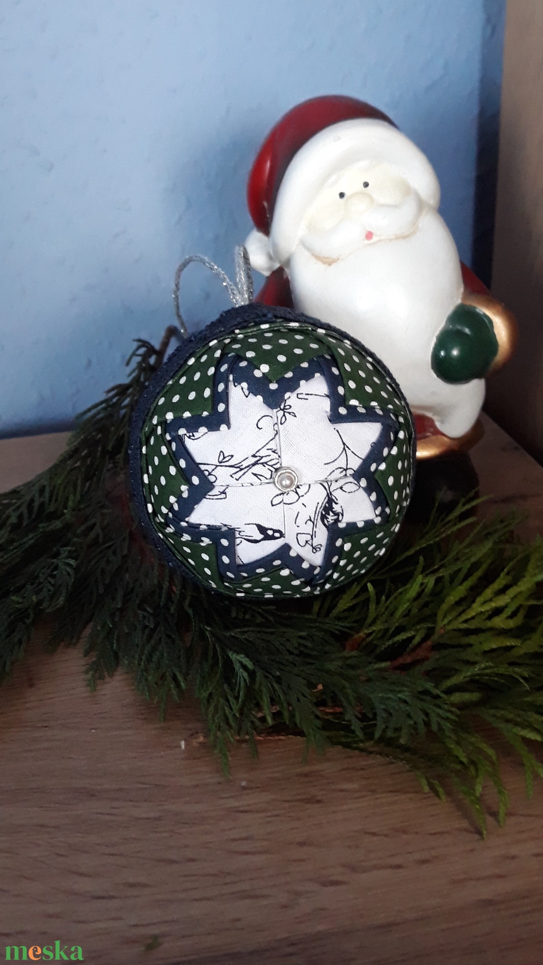 Romantikus pöttyös patchwork karácsonyi gömbdísz kék csipke díszítéssel - karácsony - karácsonyi lakásdekoráció - karácsonyfadíszek - Meska.hu Romantikus pöttyös patchwork karácsonyi gömbdísz kék csipke díszítéssel - karácsony - karácsonyi lakásdekoráció - karácsonyfadíszek - Meska.hu