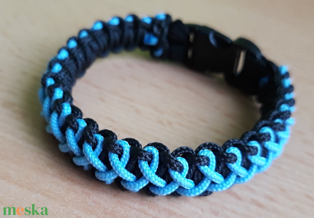 Fekete-világoskék mintás paracord karkötő - ékszer - karkötő - fonott karkötő - Meska.hu Fekete-világoskék mintás paracord karkötő - ékszer - karkötő - fonott karkötő - Meska.hu