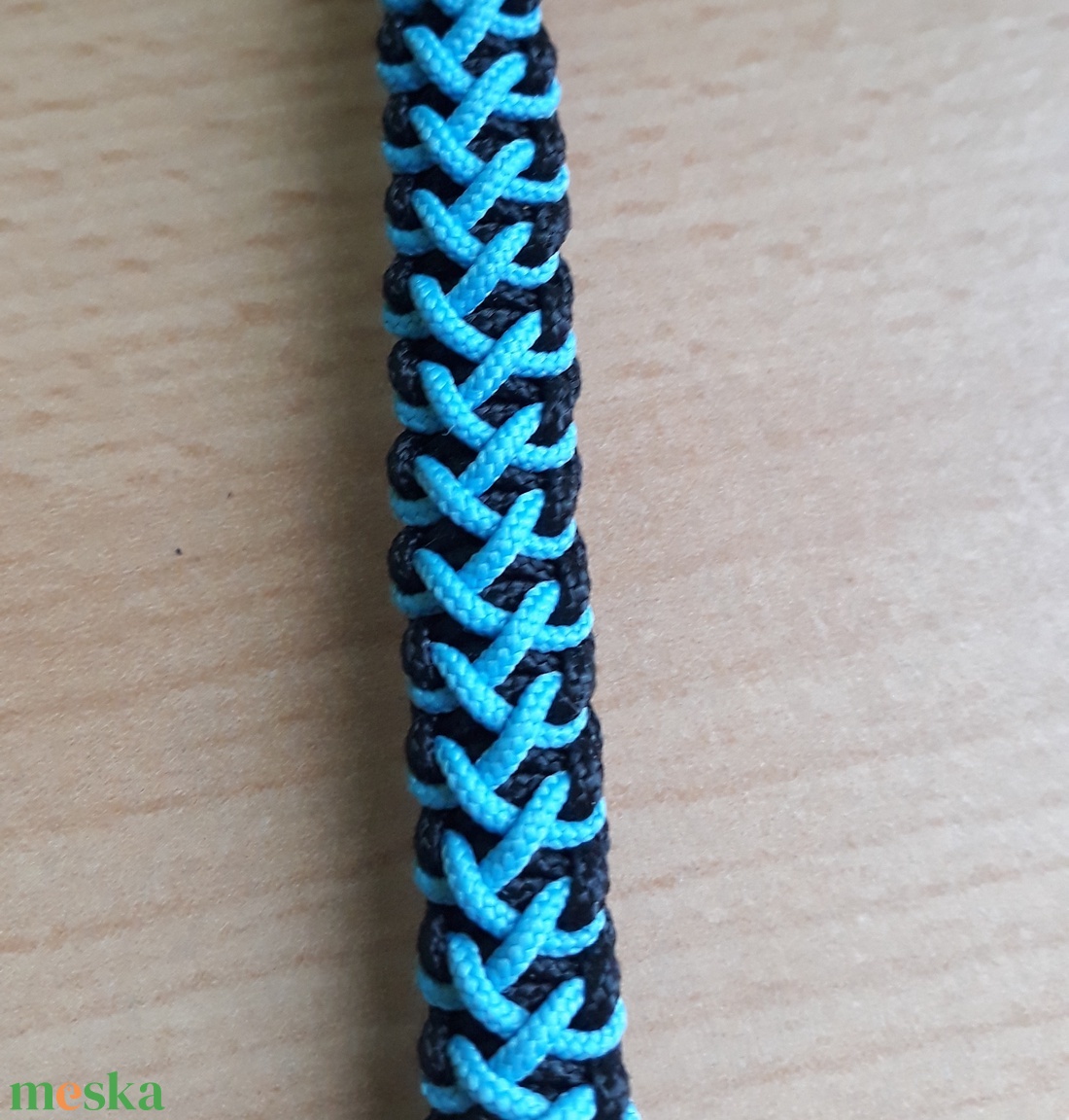 Fekete-világoskék mintás paracord karkötő - ékszer - karkötő - fonott karkötő - Meska.hu Fekete-világoskék mintás paracord karkötő - ékszer - karkötő - fonott karkötő - Meska.hu