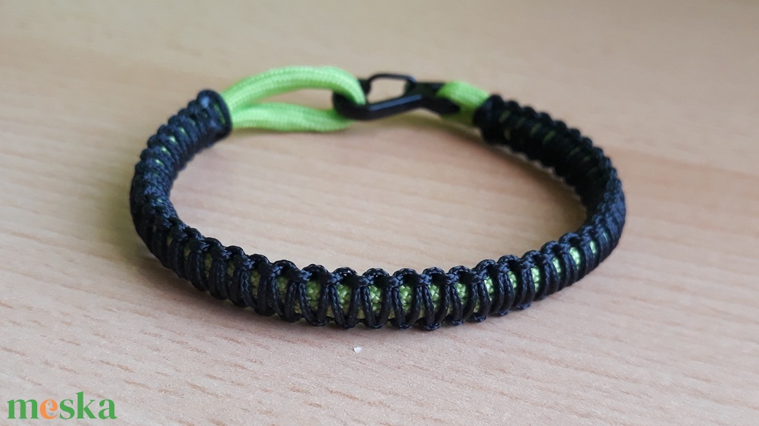 Fekete-banánzöld vékony paracord karkötő - ékszer - karkötő - fonott karkötő - Meska.hu
