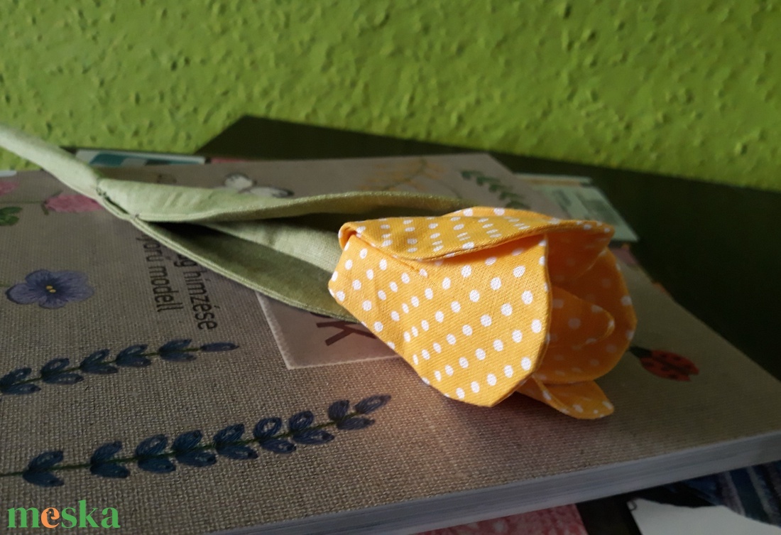 Textil tulipán levéllel - otthon & életmód - dekoráció - virágdísz és tartó - csokor & virágdísz - Meska.hu Textil tulipán levéllel - otthon & életmód - dekoráció - virágdísz és tartó - csokor & virágdísz - Meska.hu