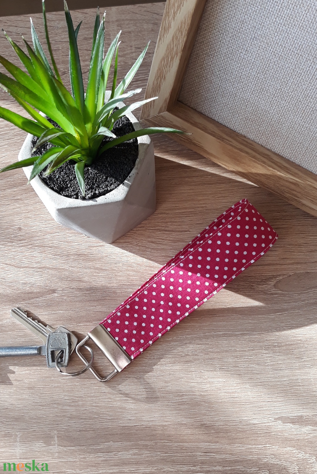Vidám fiatalos, csuklóra is húzható textil kulcstartó kulcskarikával - táska & tok - kulcstartó & táskadísz - kulcstartó - Meska.hu Vidám fiatalos, csuklóra is húzható textil kulcstartó kulcskarikával - táska & tok - kulcstartó & táskadísz - kulcstartó - Meska.hu