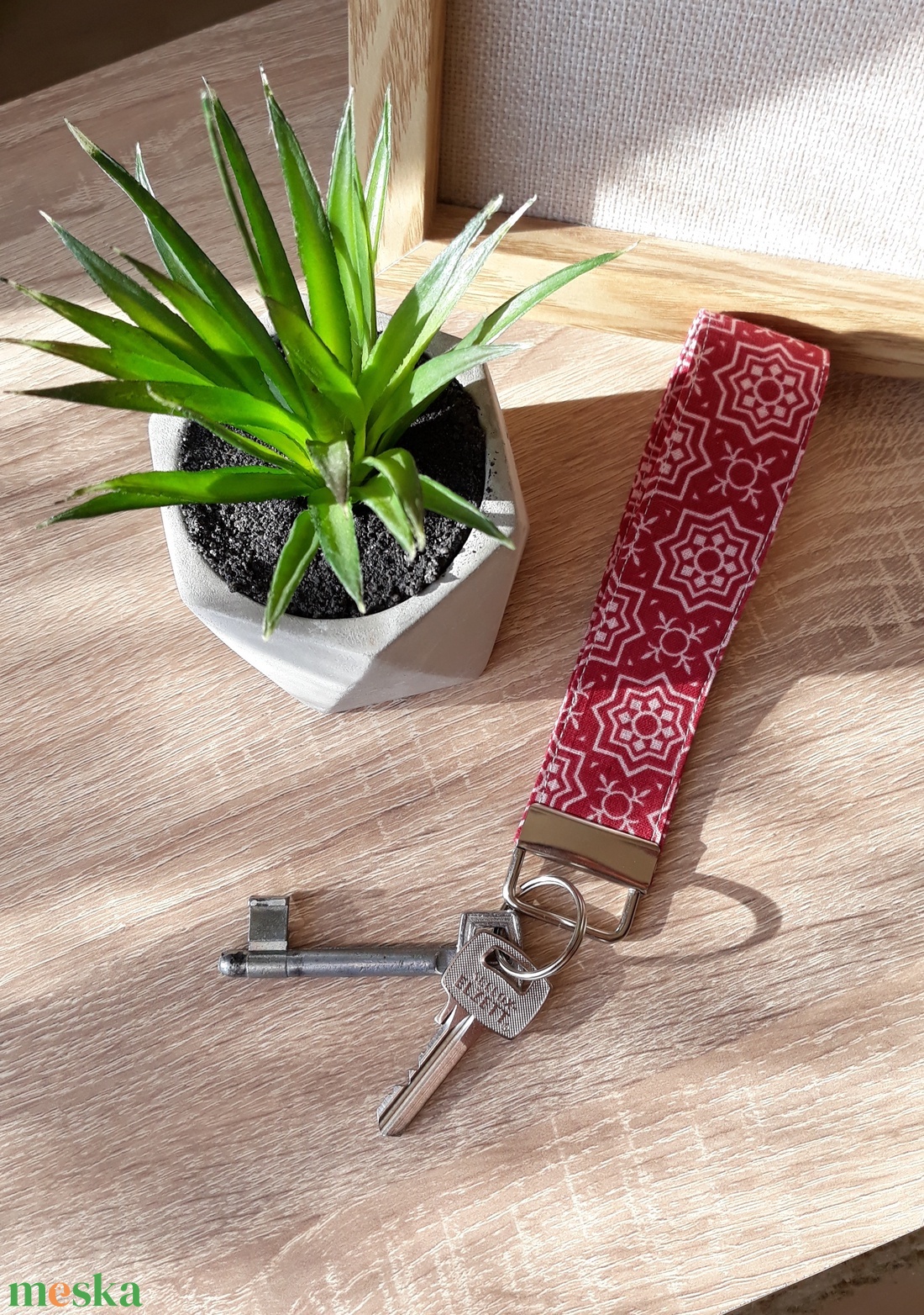 Absztrakt mintás, csuklóra is húzható textil kulcstartó kulcskarikával - táska & tok - kulcstartó & táskadísz - kulcstartó - Meska.hu Absztrakt mintás, csuklóra is húzható textil kulcstartó kulcskarikával - táska & tok - kulcstartó & táskadísz - kulcstartó - Meska.hu