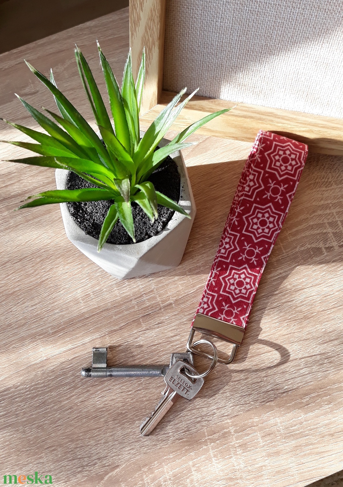 Absztrakt mintás, csuklóra is húzható textil kulcstartó kulcskarikával - táska & tok - kulcstartó & táskadísz - kulcstartó - Meska.hu Absztrakt mintás, csuklóra is húzható textil kulcstartó kulcskarikával - táska & tok - kulcstartó & táskadísz - kulcstartó - Meska.hu