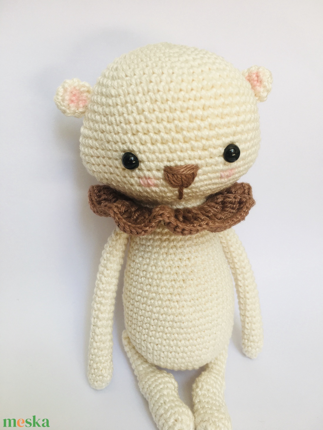 Horgolt fehér maci gallérral - Kedves mackó játék - Amigurumi maci figura - játék & sport - plüssállat & játékfigura - maci - Meska.hu Horgolt fehér maci gallérral - Kedves mackó játék - Amigurumi maci figura - játék & sport - plüssállat & játékfigura - maci - Meska.hu