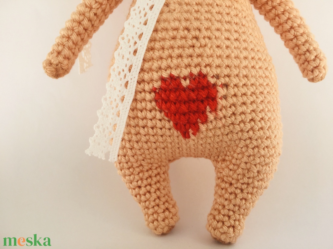 Horgolt nyuszi szívecskével - amigurumi nyúl szívvel - horgolt kisnyuszi prémium minőségben - játék & sport - plüssállat & játékfigura - nyuszi - Meska.hu Horgolt nyuszi szívecskével - amigurumi nyúl szívvel - horgolt kisnyuszi prémium minőségben - játék & sport - plüssállat & játékfigura - nyuszi - Meska.hu