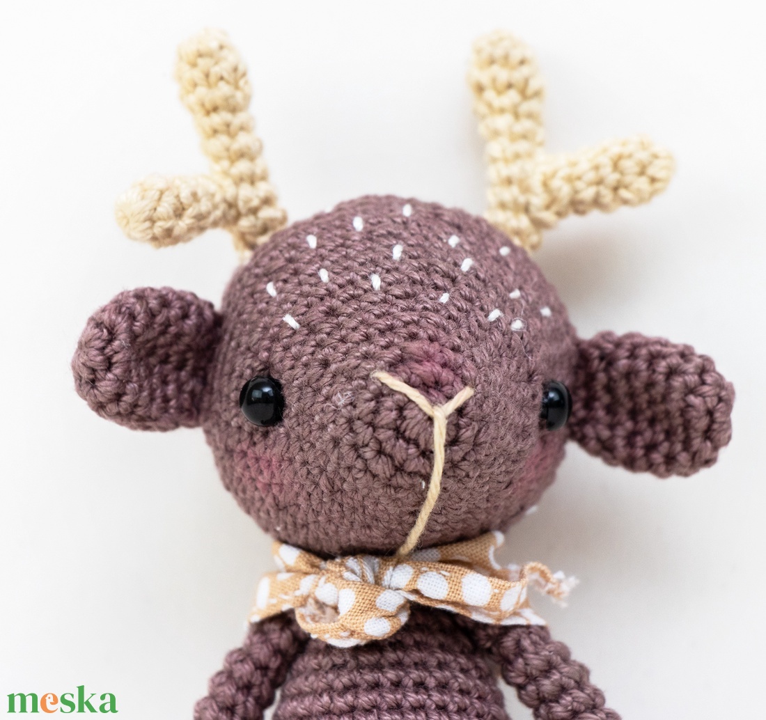 Horgolt rénszarvas bandana sállal vintage stílusban - amigurumi szarvas fiú/lány - játék & sport - plüssállat & játékfigura - más figura - Meska.hu