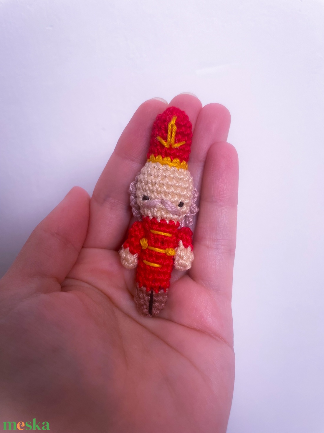 Horgolt Diótörő kitűző - vintage stílusú bross - fiúknak és lányoknak kiegészítő - ékszer - kitűző és bross - Meska.hu