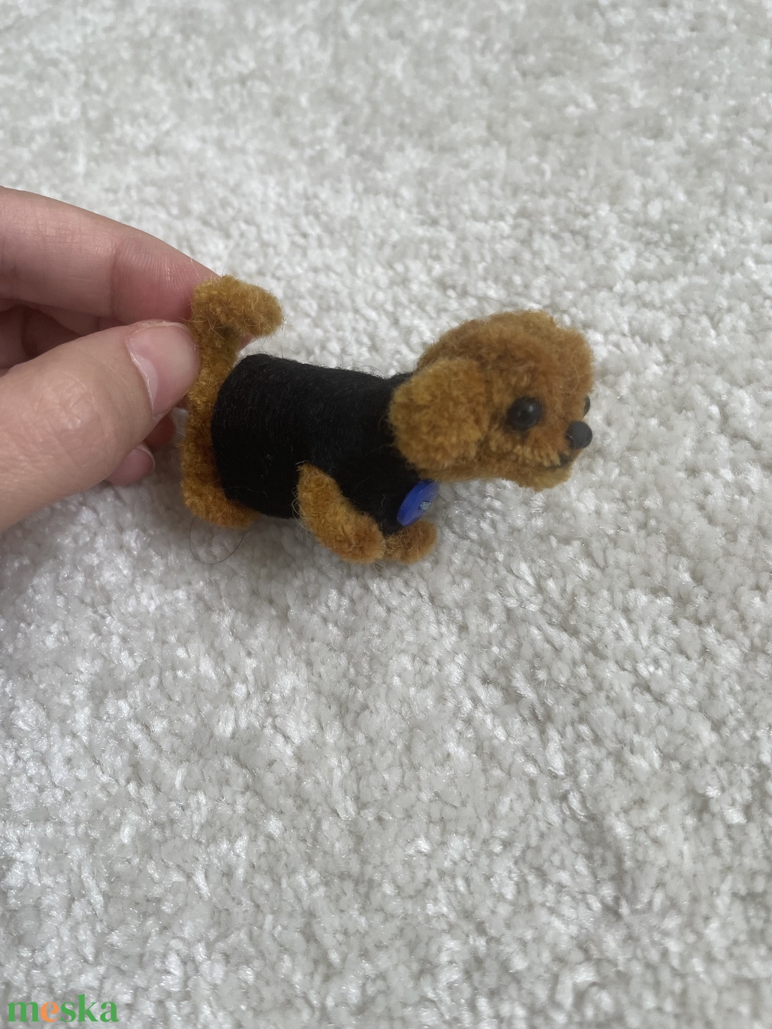 Kiskutya pipecleanerből - kutyus kabátban - mini játék babaházba - gyűjtői - művészet - más művészeti ág - Meska.hu