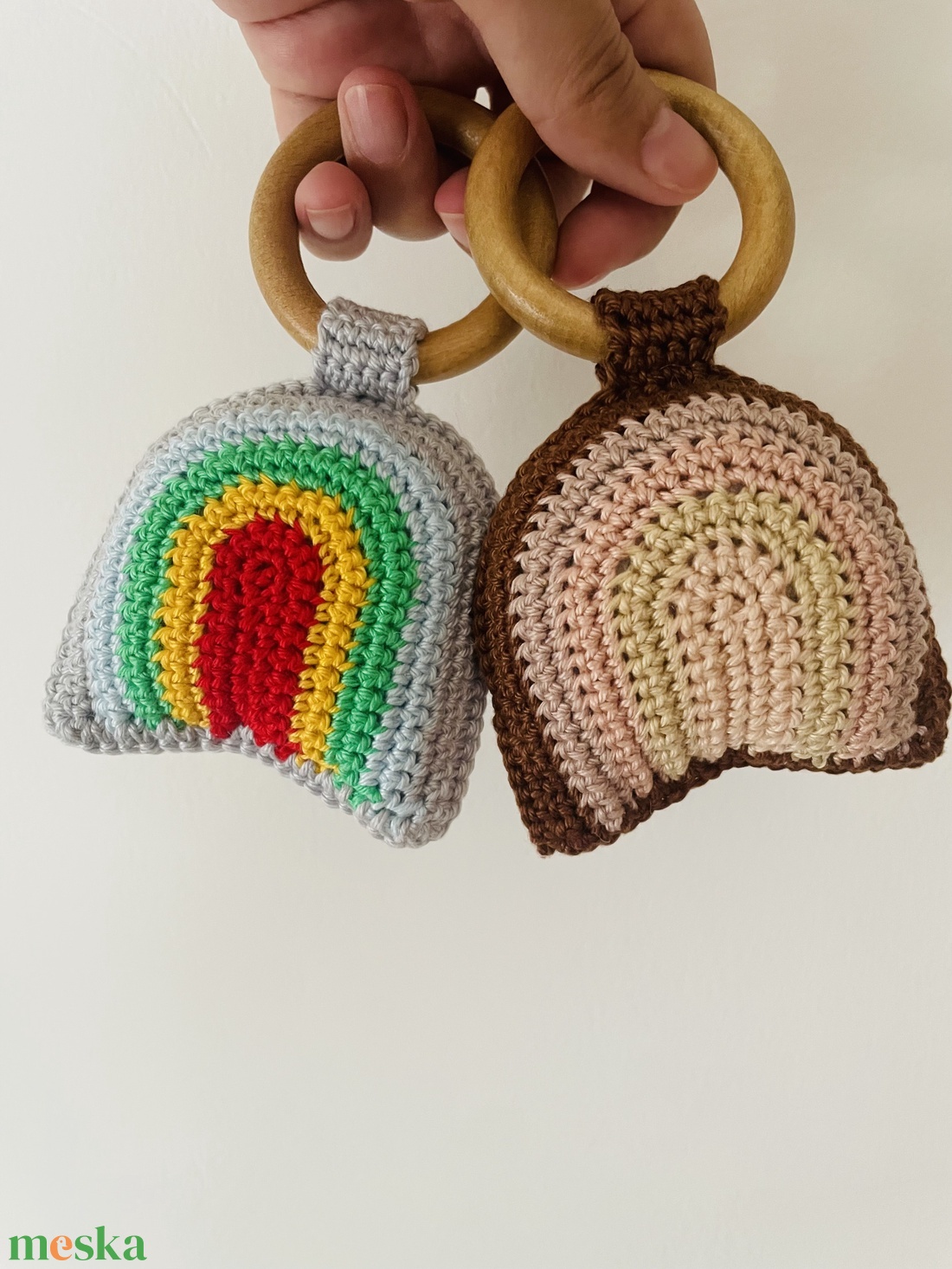 Szivárvány baba játék - amigurumi csörgő - baba - mama - baba játékok - szundikendő, alvóka - Meska.hu