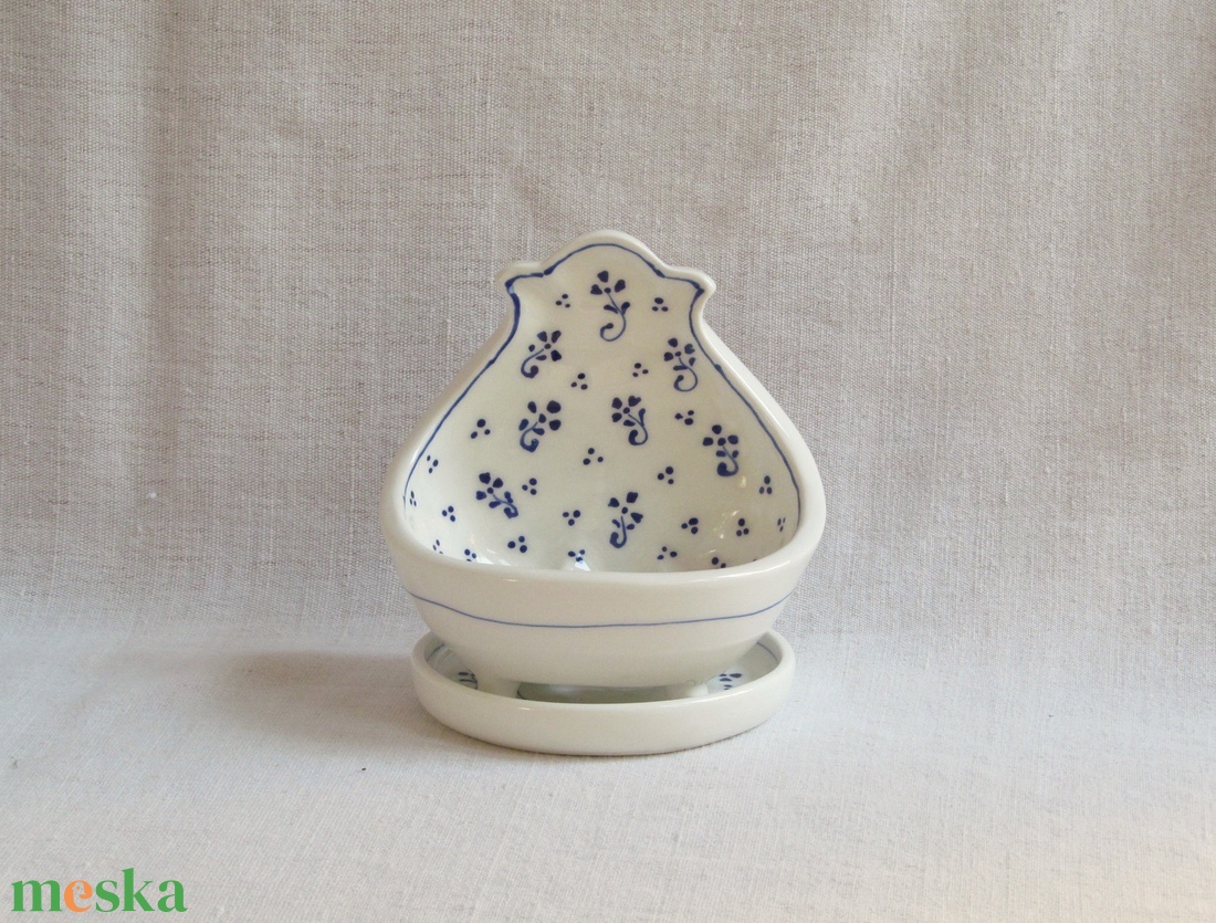 Szappantartó, kék virágokkal és pettyekkel - otthon & életmód - fürdőszoba - szappantartó - Meska.hu Szappantartó, kék virágokkal és pettyekkel - otthon & életmód - fürdőszoba - szappantartó - Meska.hu