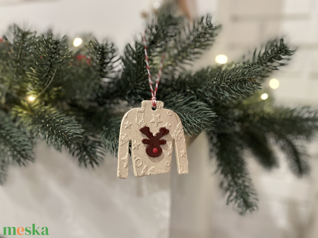 Kézzel készült Kerámia Karácsonyfadísz Pulóver Rudolf a rénszarvassal - karácsony - karácsonyi lakásdekoráció - karácsonyfadíszek - Meska.hu Kézzel készült Kerámia Karácsonyfadísz Pulóver Rudolf a rénszarvassal - karácsony - karácsonyi lakásdekoráció - karácsonyfadíszek - Meska.hu