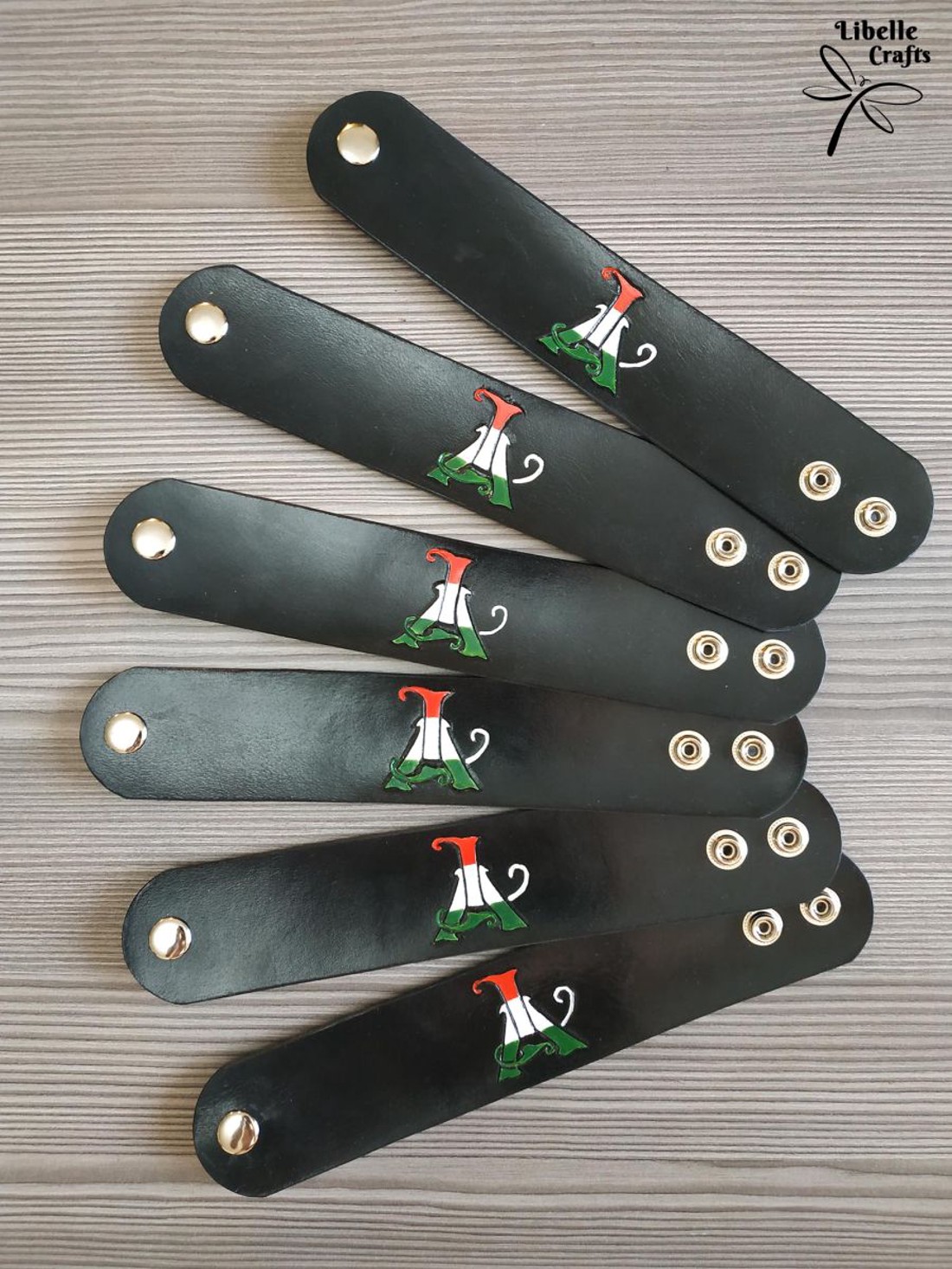 Ismerős Arcok logóval ellátott karpánt - ékszer - karkötő - széles karkötő - Meska.hu