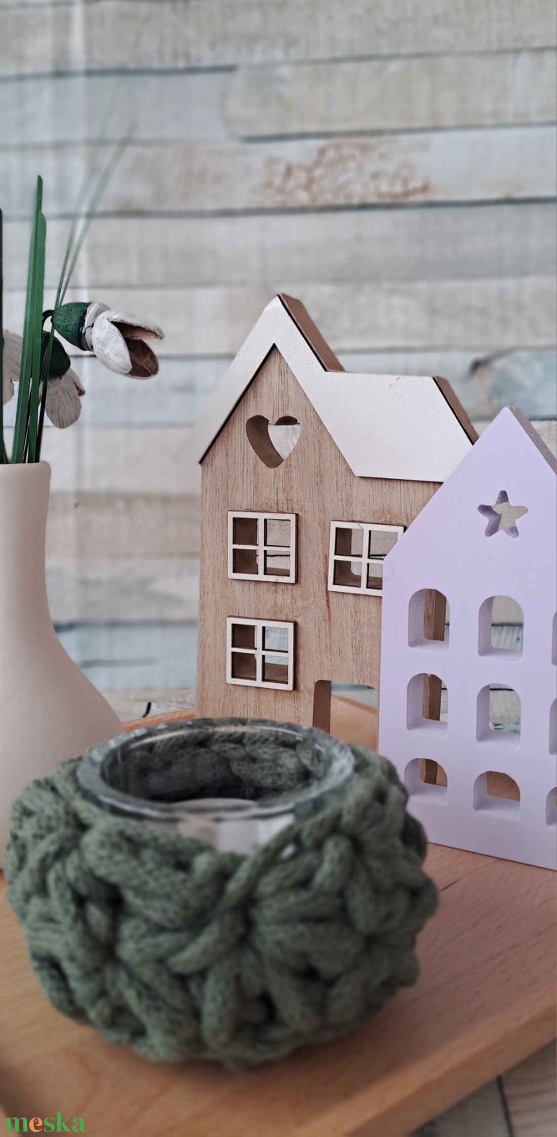 Hóvirágos asztali dekoráció, mécsestartóval, házikóval - otthon & életmód - dekoráció - asztal és polc dekoráció - asztaldísz - Meska.hu