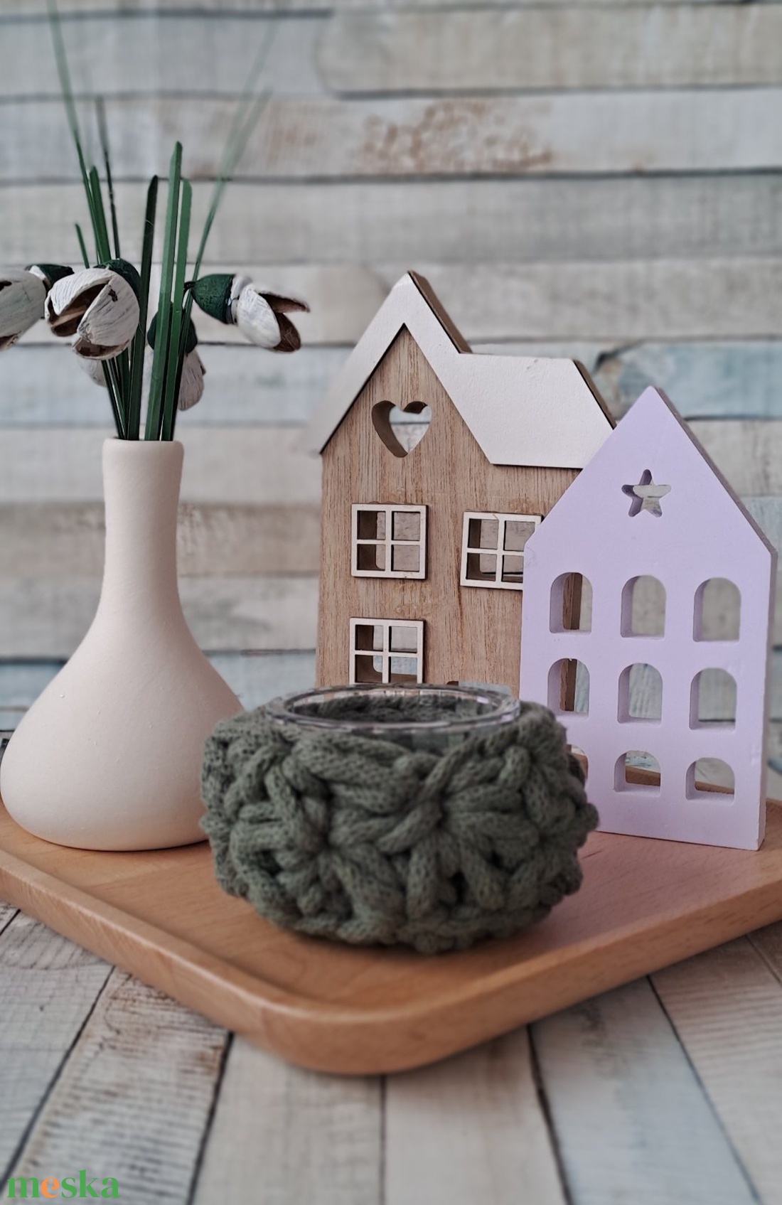 Hóvirágos asztali dekoráció, mécsestartóval, házikóval - otthon & életmód - dekoráció - asztal és polc dekoráció - asztaldísz - Meska.hu