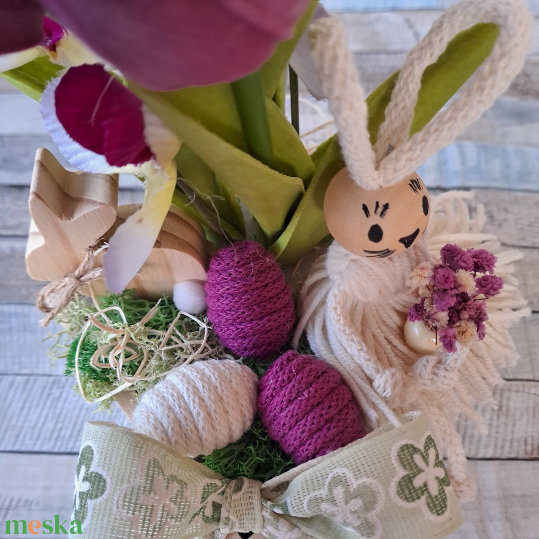 Húsvéti asztali dísz fa kaspóban, nyuszival, tojással, tulipánnal - ünnepi díszek, dekorációk - húsvéti díszek és dekorációk - húsvéti asztaldíszek - Meska.hu