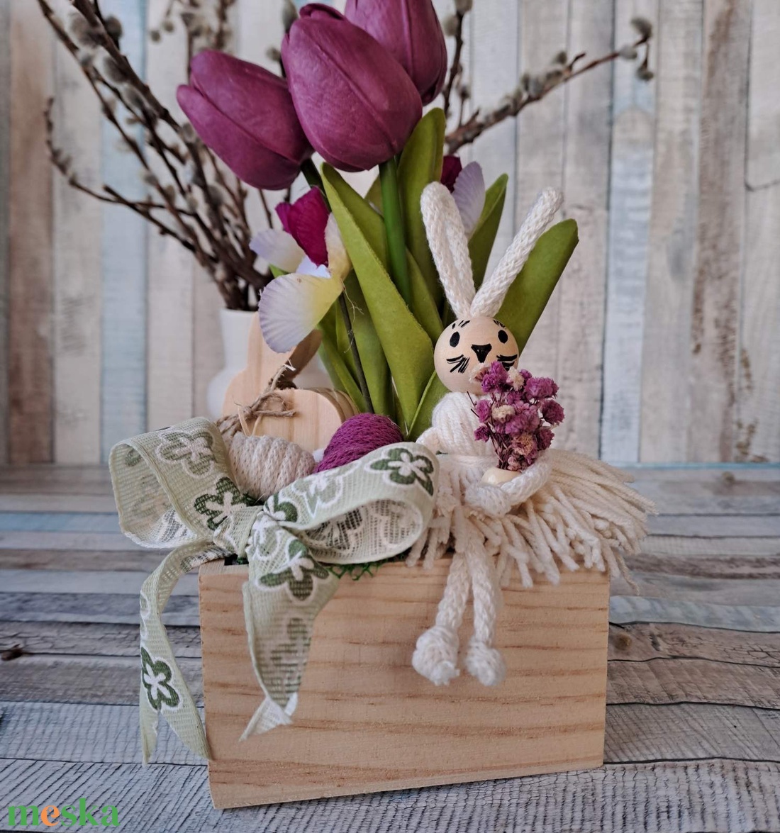 Húsvéti asztali dísz fa kaspóban, nyuszival, tojással, tulipánnal - ünnepi díszek, dekorációk - húsvéti díszek és dekorációk - húsvéti asztaldíszek - Meska.hu