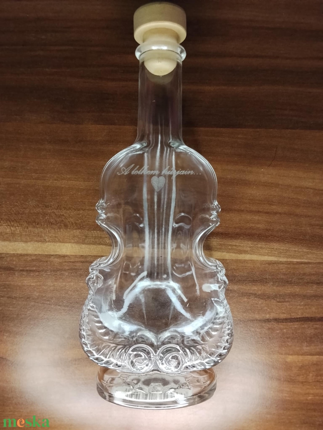 Hegedű alakú díszüveg palack saját felirattal - otthon & életmód - dekoráció - asztal és polc dekoráció - díszüveg - Meska.hu