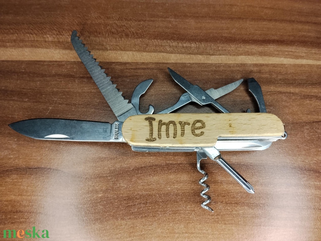 Gravírozott, fa markolatú, több funkciós svájci bicska/zsebkés saját névvel - esküvő - emlék & ajándék - szülőköszöntő ajándék - Meska.hu