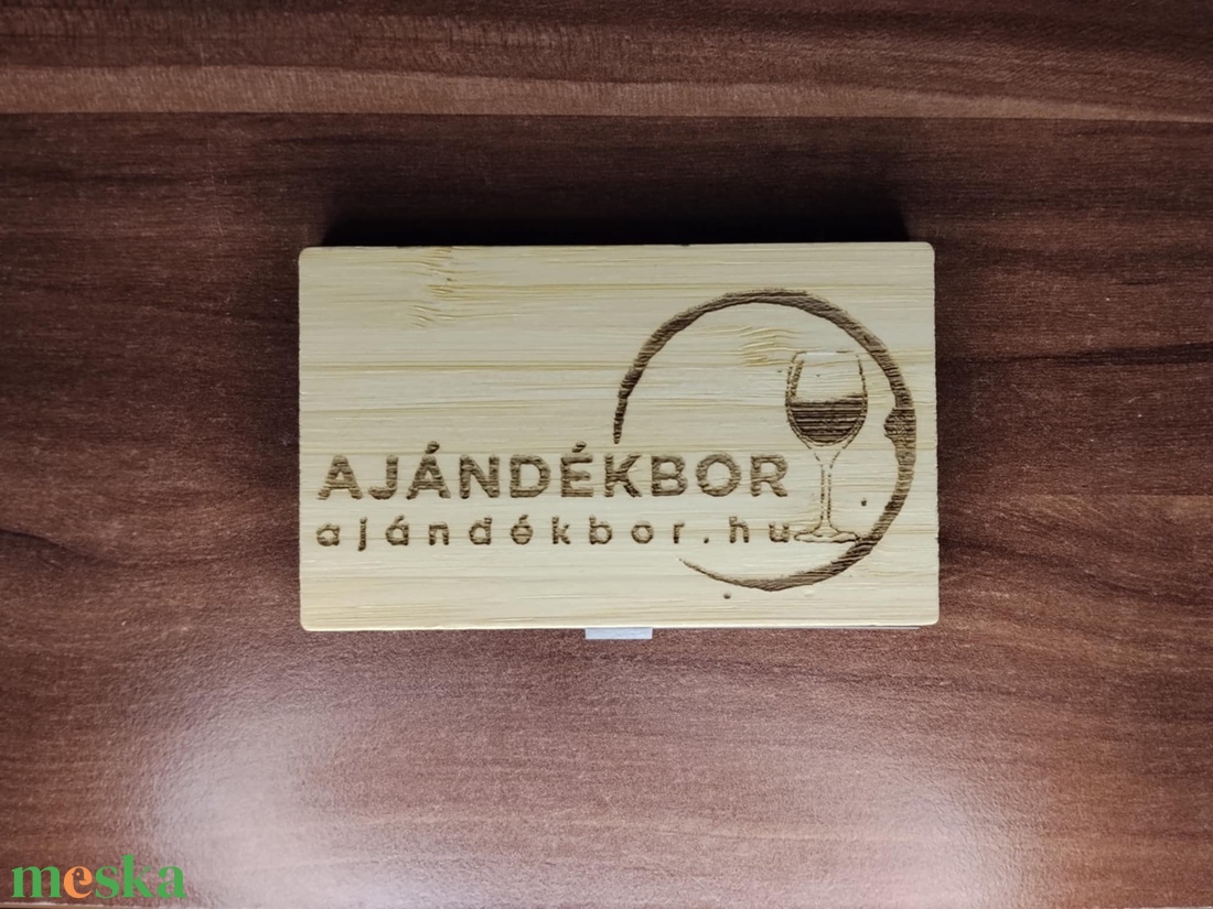 Fém névjegykártyatartó � egyedi gravírozott saját logóval - otthon & életmód - papír, írószer - névjegykártya - Meska.hu