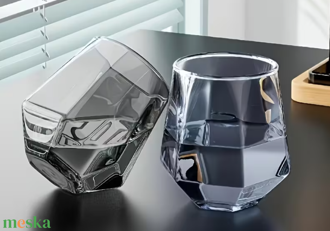 Prémium gyémánt formájú gravírozott whiskys pohár � A jó sztorik a rossz döntések eredménye  - otthon & életmód - konyhafelszerelés, tálalás - tálalás - pohár - Meska.hu