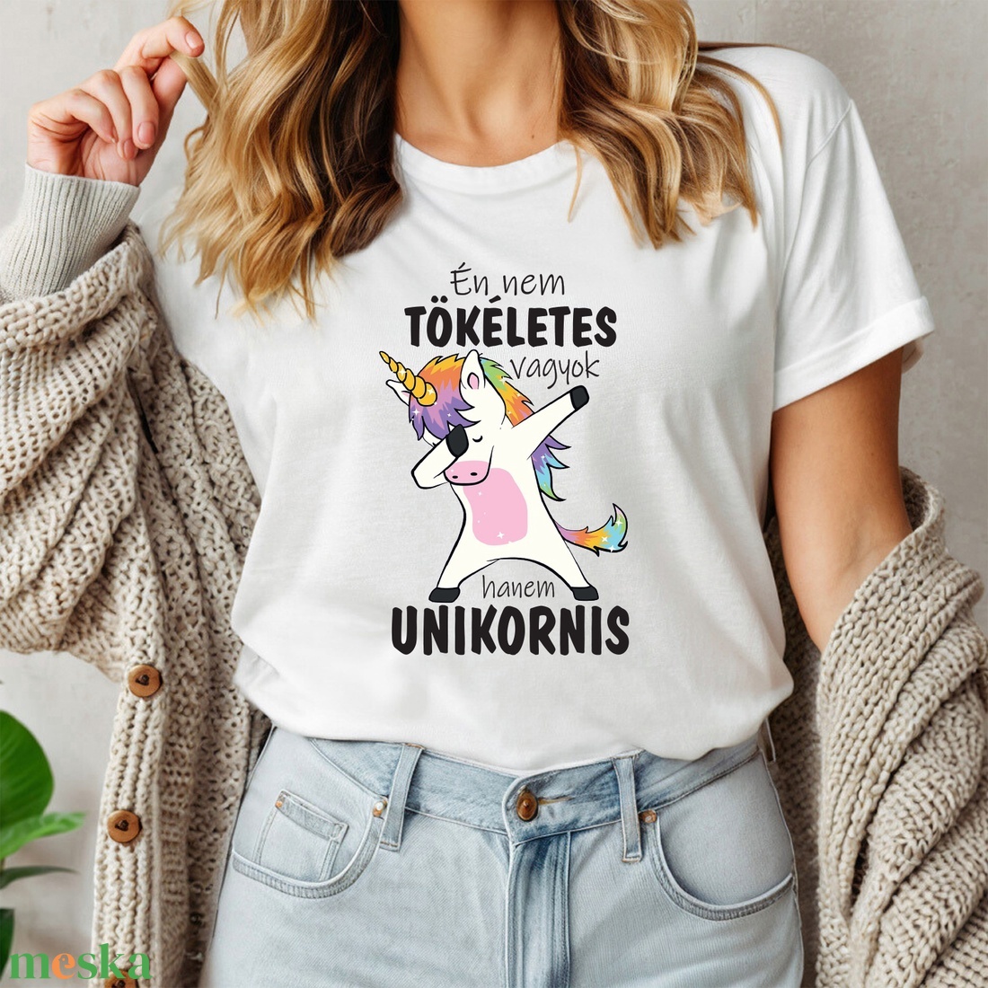 Én nem tökéletes vagyok, hanem unikornis női póló - ruha & divat - női ruha - póló, felső - Meska.hu Én nem tökéletes vagyok, hanem unikornis női póló - ruha & divat - női ruha - póló, felső - Meska.hu