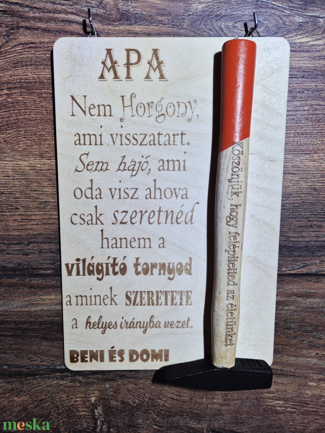 Egyedi ajándék Apáknak gravírozott fa tábla kalapáccsal - művészet - szobor - fa - Meska.hu Egyedi ajándék Apáknak gravírozott fa tábla kalapáccsal - művészet - szobor - fa - Meska.hu