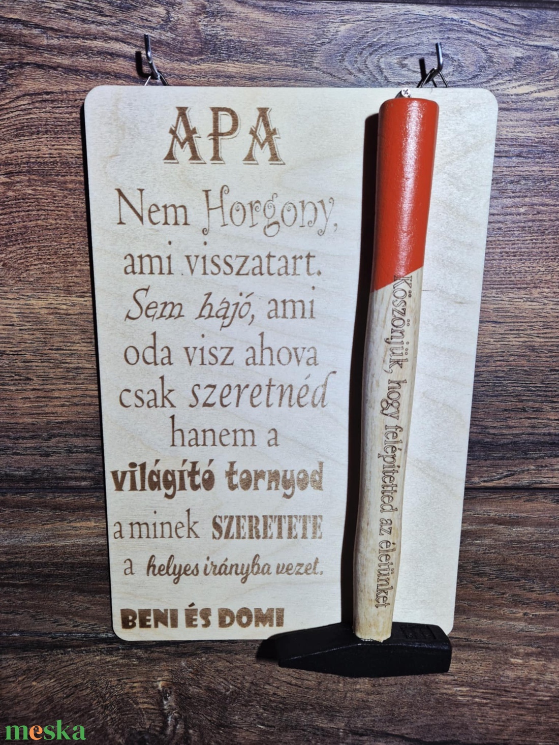 Egyedi ajándék Apáknak gravírozott fa tábla kalapáccsal - művészet - szobor - fa - Meska.hu Egyedi ajándék Apáknak gravírozott fa tábla kalapáccsal - művészet - szobor - fa - Meska.hu