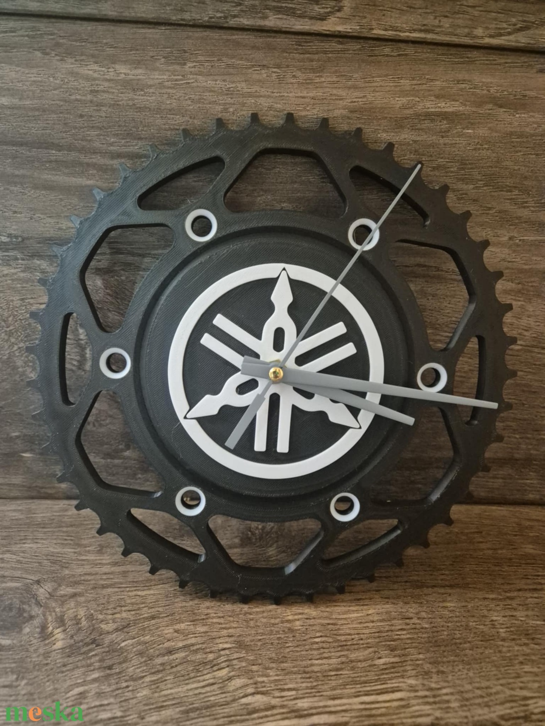 3D Nyomtatott Motoros Fali Óra    Yamaha stílusban! - otthon & életmód - dekoráció - fali és függő dekoráció - falióra & óra - Meska.hu