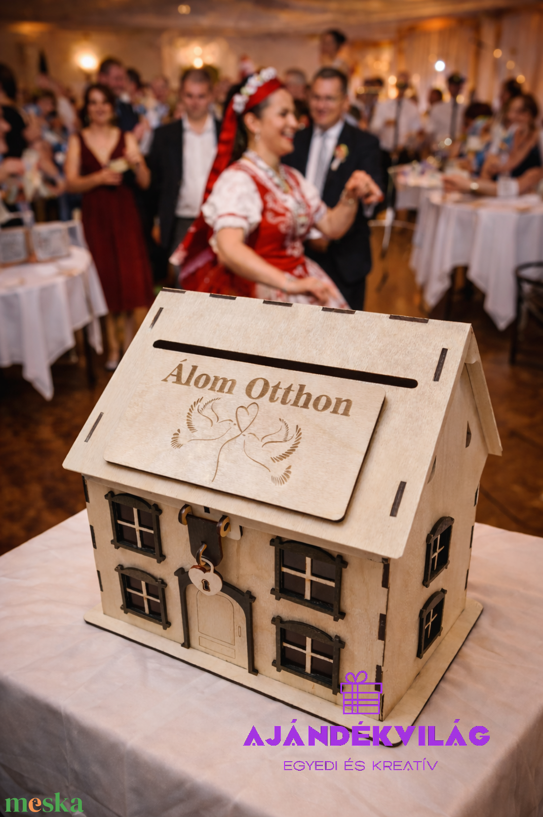 Menyecsketánc pénzgyűjtő házikó - esküvő - emlék & ajándék - doboz - Meska.hu