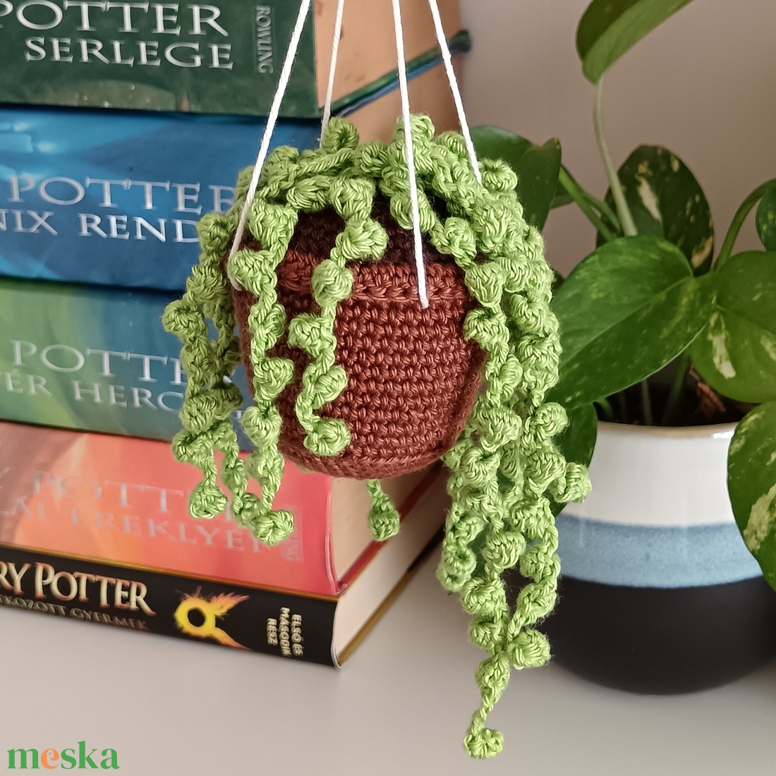 Horgolt lógós növény - zöld - otthon & életmód - dekoráció - fali és függő dekoráció - falra akasztható dekor - Meska.hu