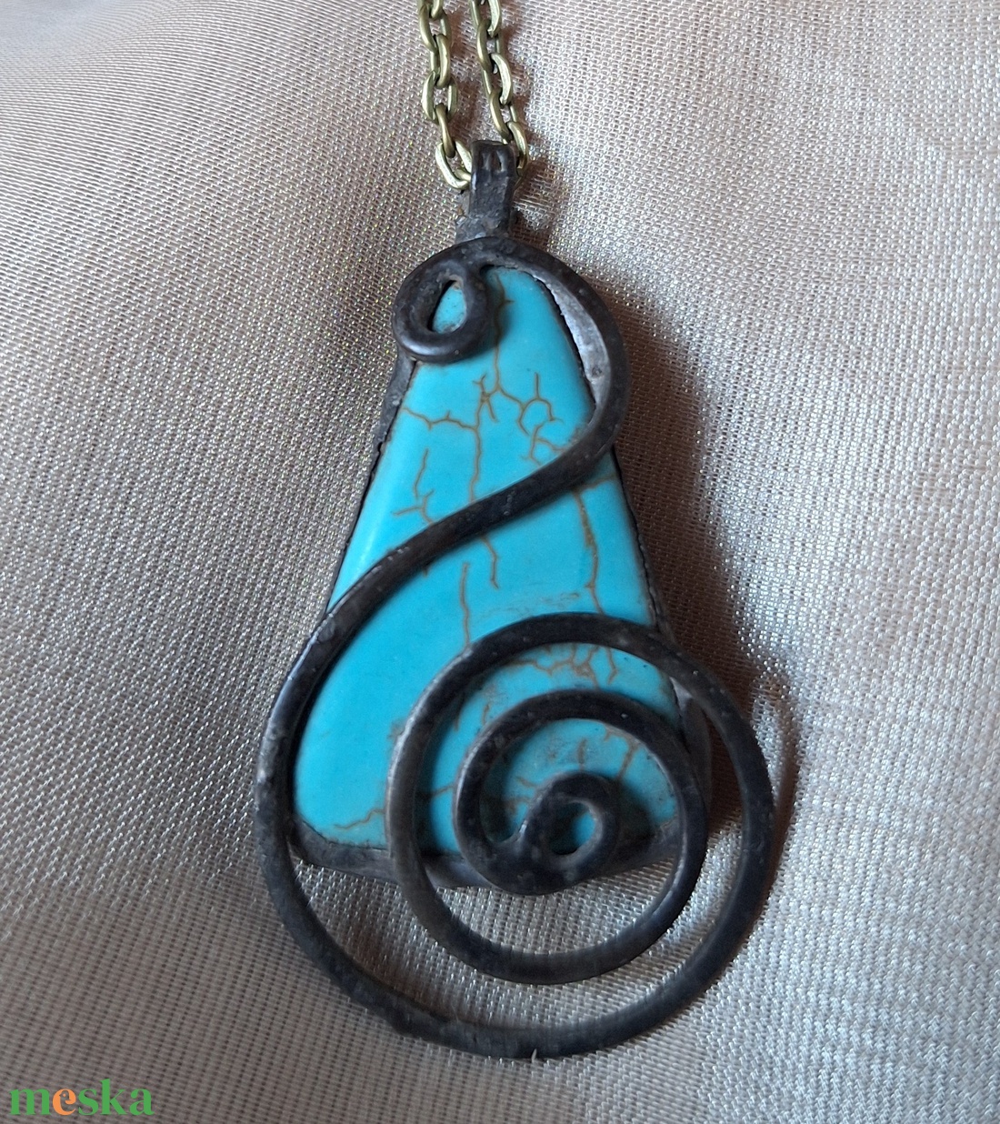 Antik hatású nyaklánc türkiz medállal csigavonalas díszítéssel - ékszer - nyaklánc - medálos nyaklánc - Meska.hu